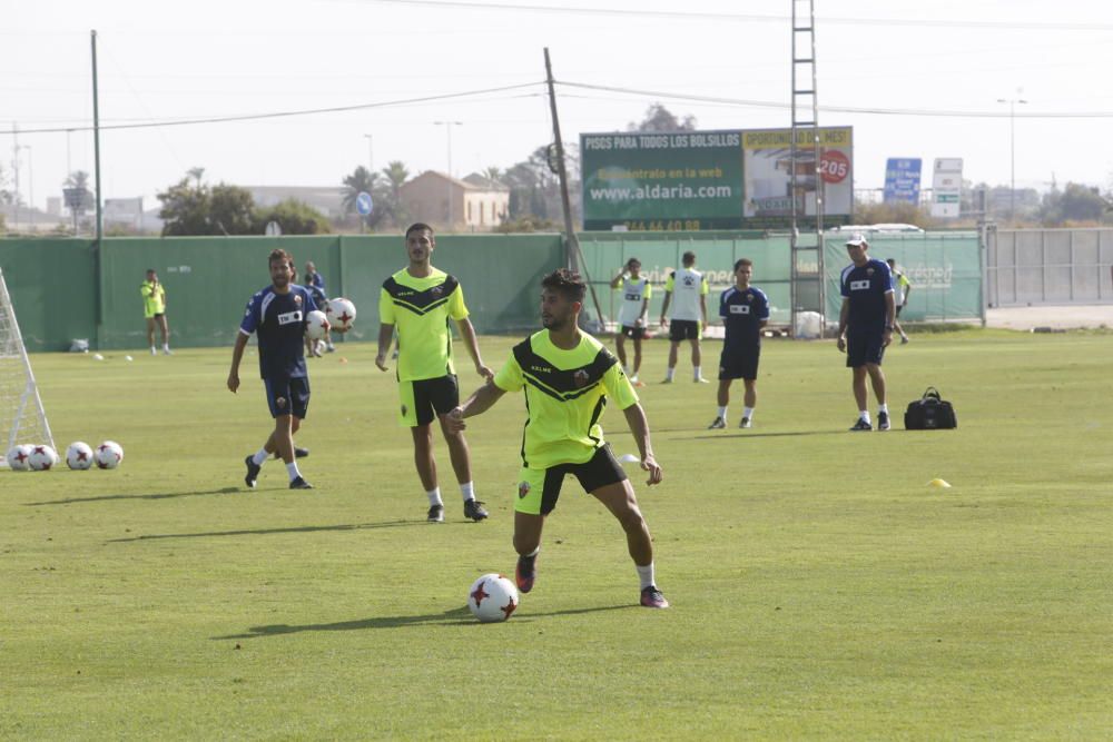 El Elche estrena indumentaria de entrenamiento