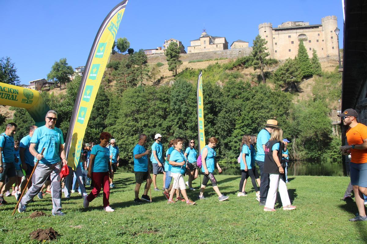 Puebla se viste de azul en su marcha solidaria en beneficio de Azayca Puebla se viste de azul en su marcha solidaria en beneficio de Azayca