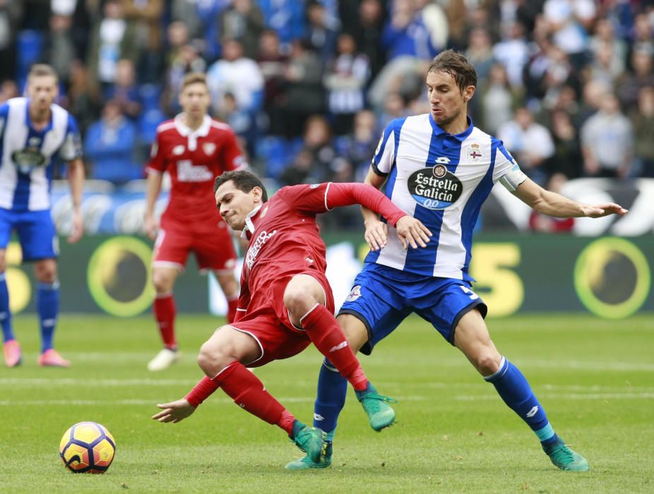 El Dépor cae en el descuento ante el Sevilla