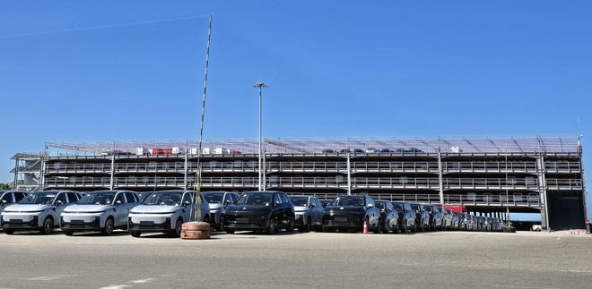 El silencioso (gran) desembarco chino en Vigo: más de 6.000 coches de Leapmotor y Geely llegan a la terminal de Bouzas