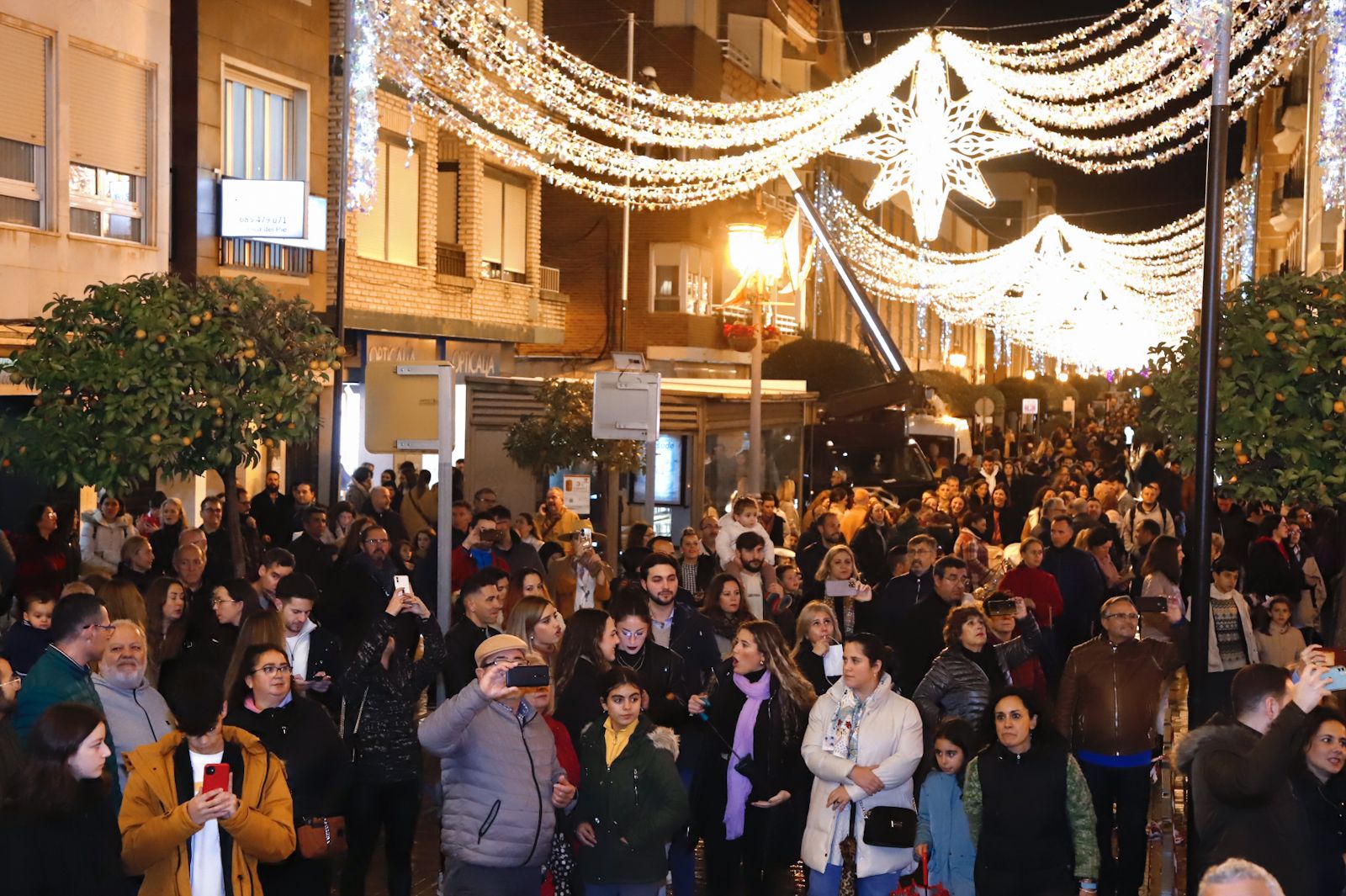 Puente Genil ilumina la Navidad con el estreno mundial de Ecogreenlux