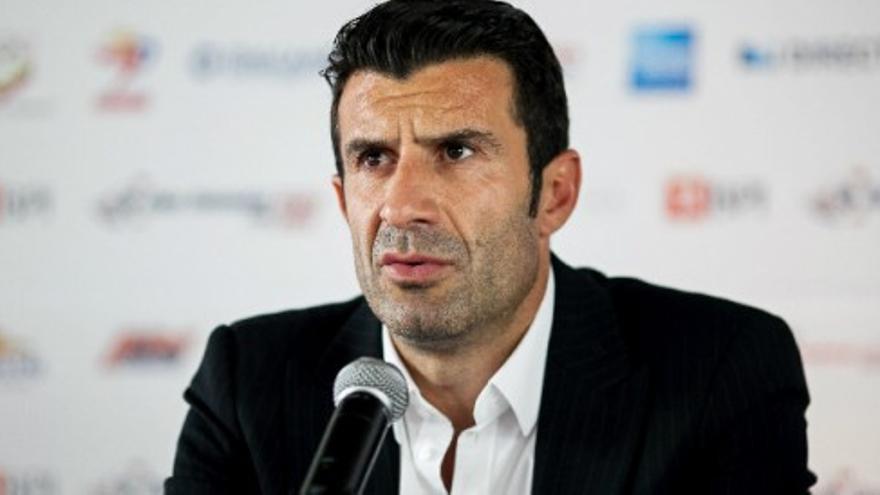 Luis Figo quiere presidir la FIFA