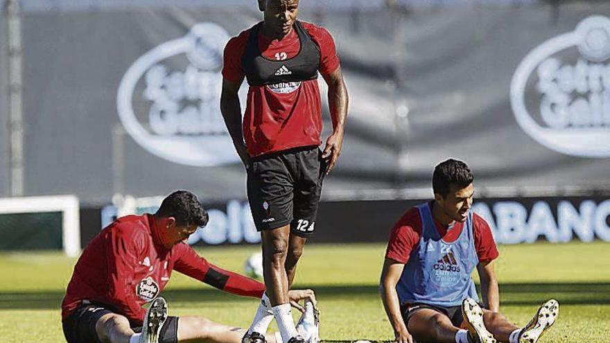 Claudio Beauvue, en un entrenamiento en A Madroa. // Ricardo Grobas