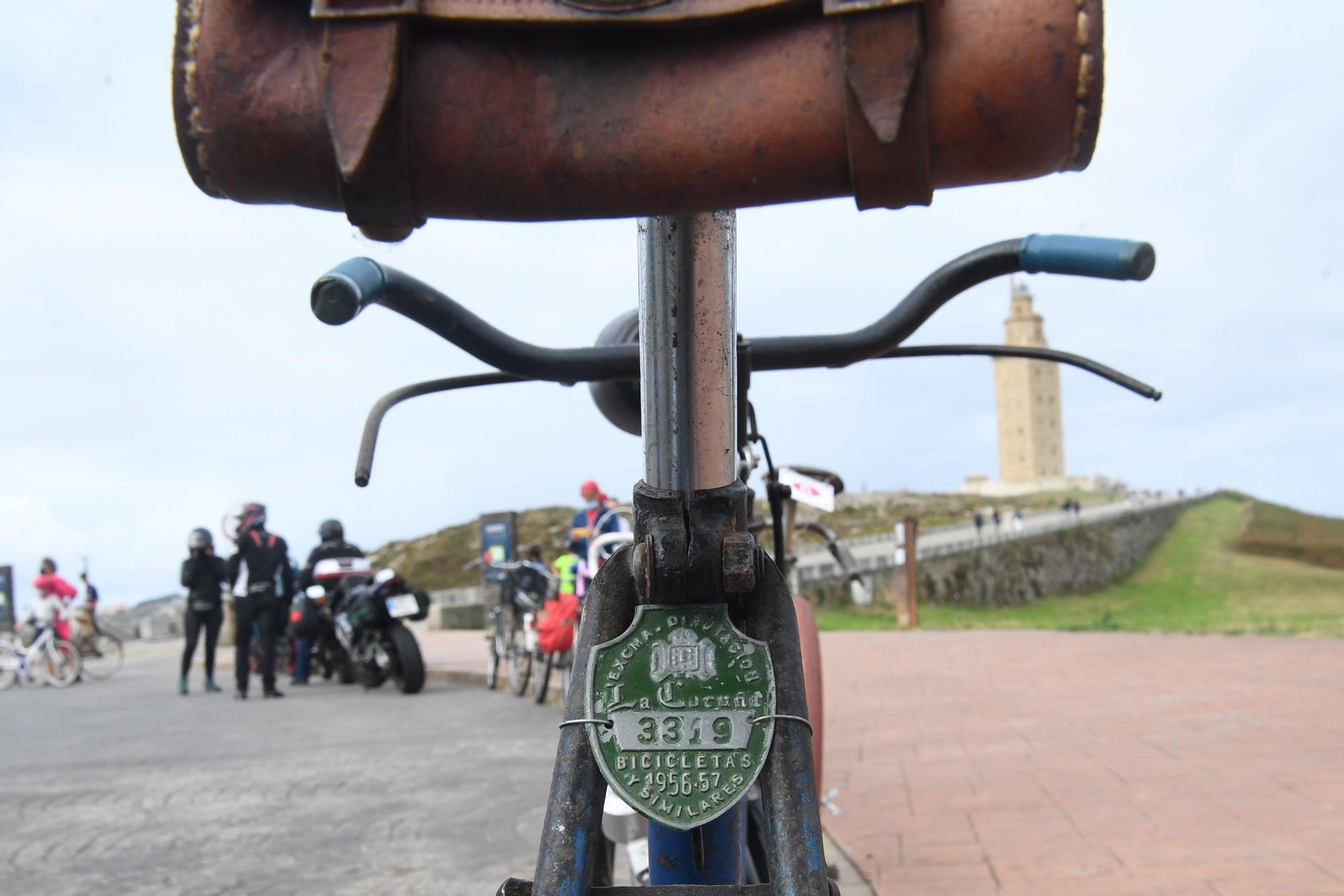 Bicis de otra época en la Torre para una movilidad segura y actual