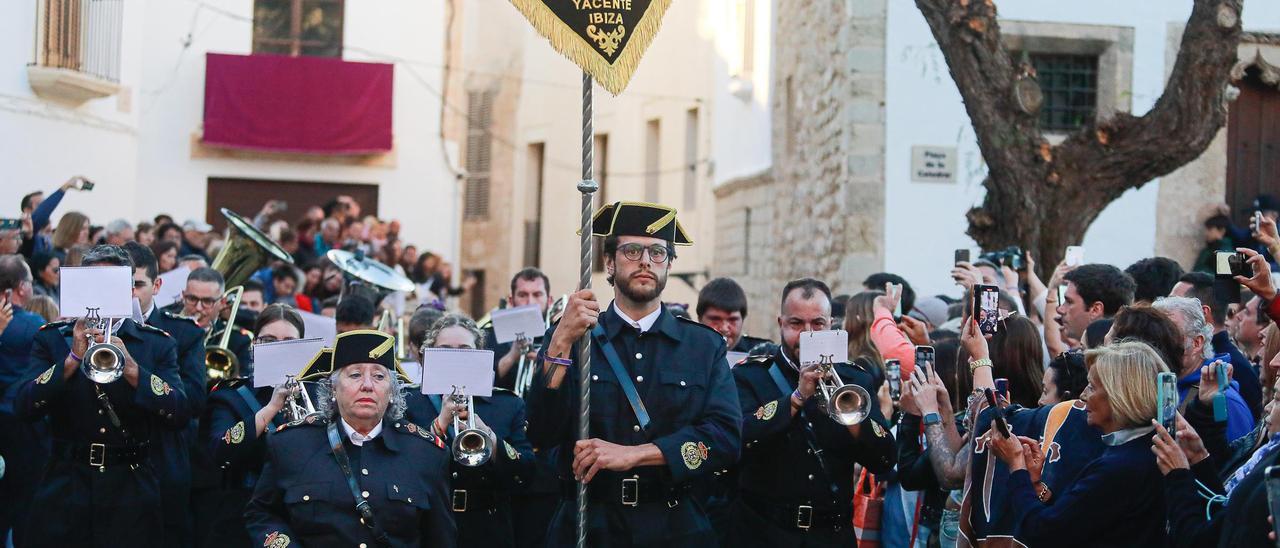 La Agrupación Musical Yacente Ibiza, en la procesión del Santo Entierro del año pasado en Vila.