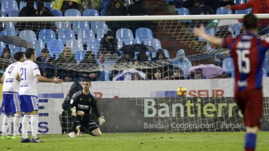 Irureta estrangula con su error al Real Zaragoza más jugón de la temporada