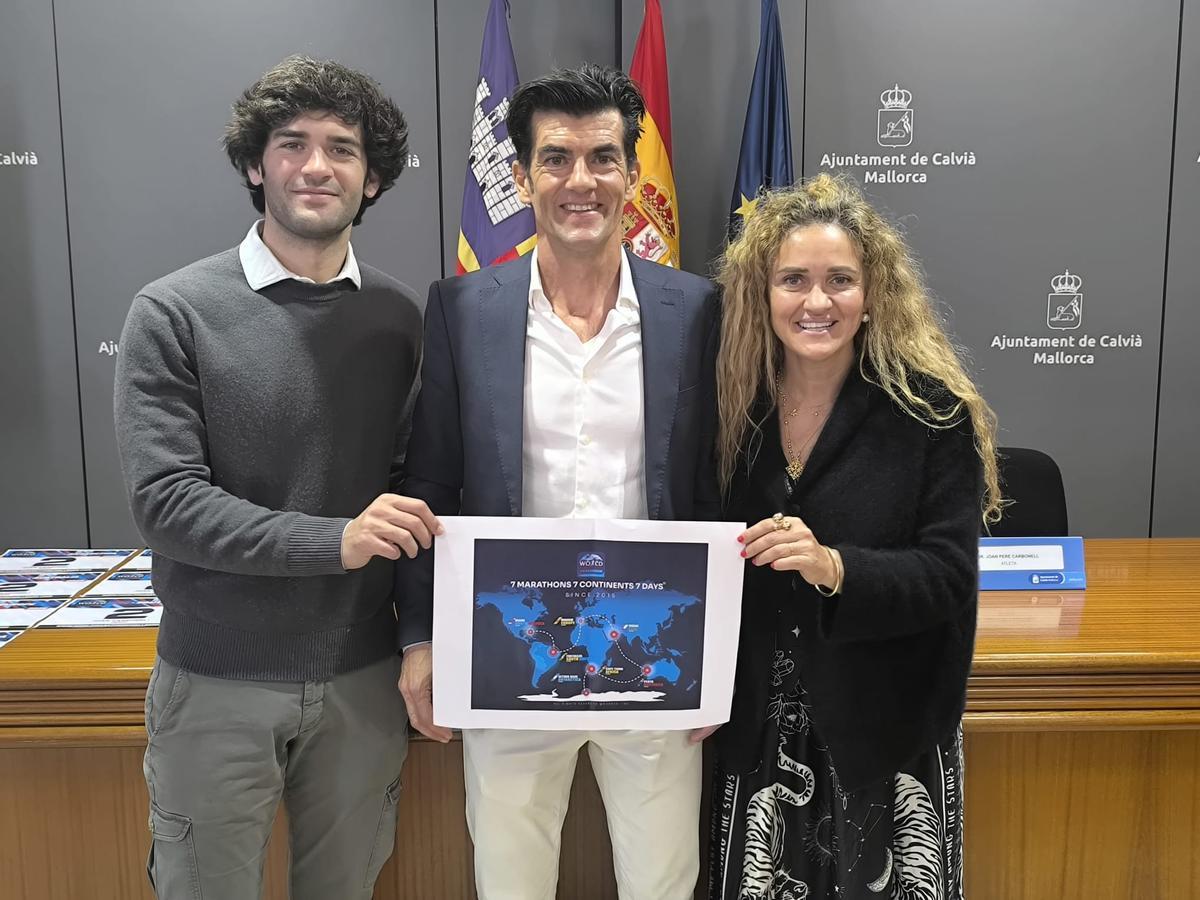 Joan Pere Carbonell, junto a su mujer, Catalina Sastre y su hijo, Bernat Carbonell.