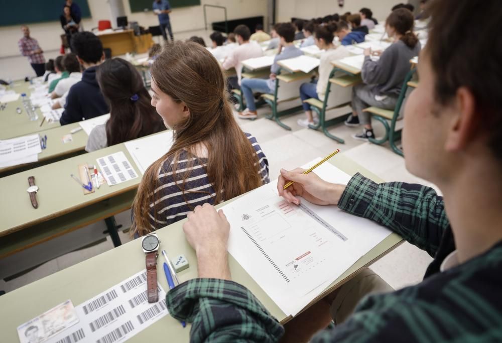 Ebau 2019 en Asturias: primer día de exámenes de selectividad en Oviedo