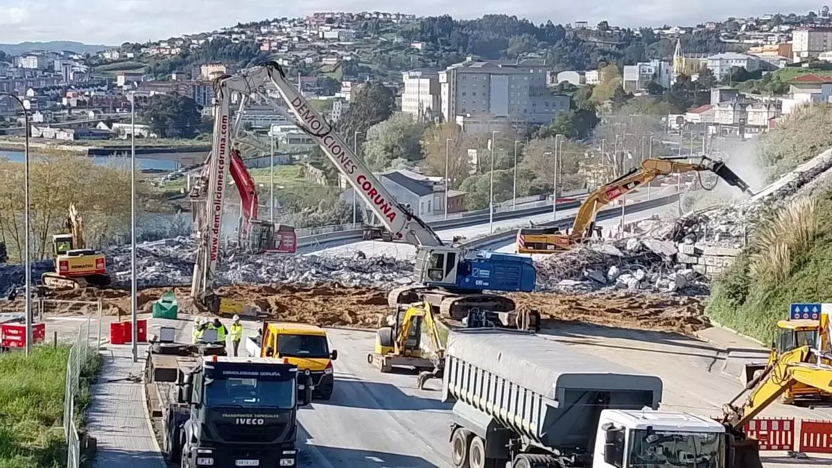 La Xunta completa el derribo del viaducto sobre A Pasaxe, en A Coruña, con “plazos más que adelantados”