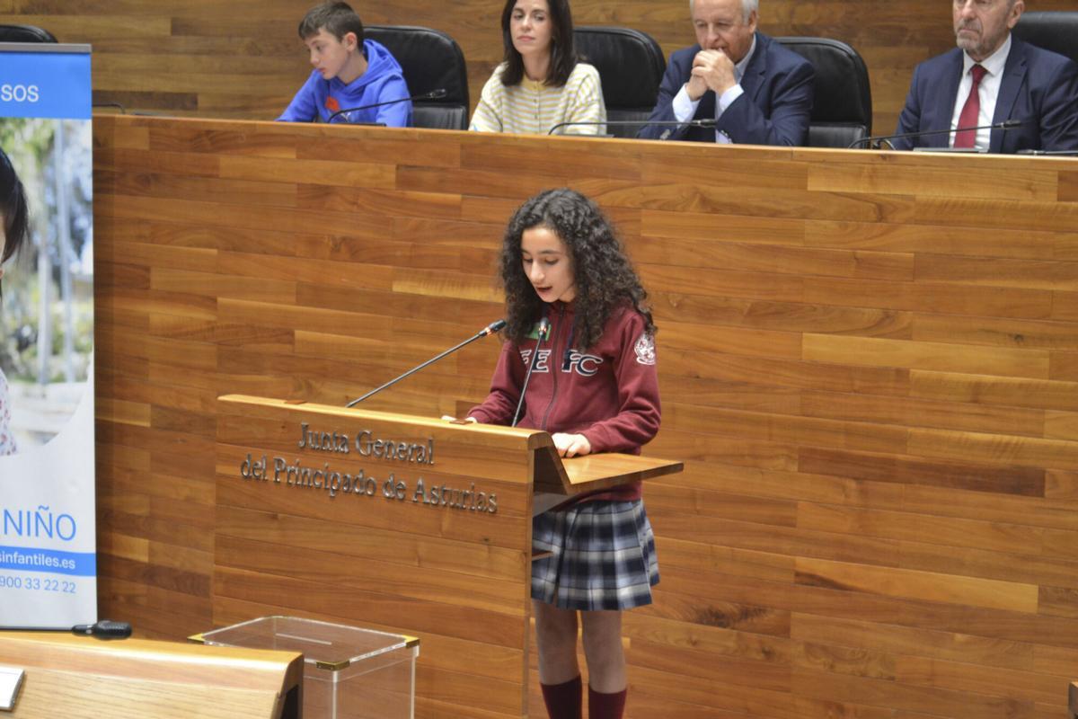 EN IMÁGENES: Sesenta alumnos asturianos se convierten en diputados por un día