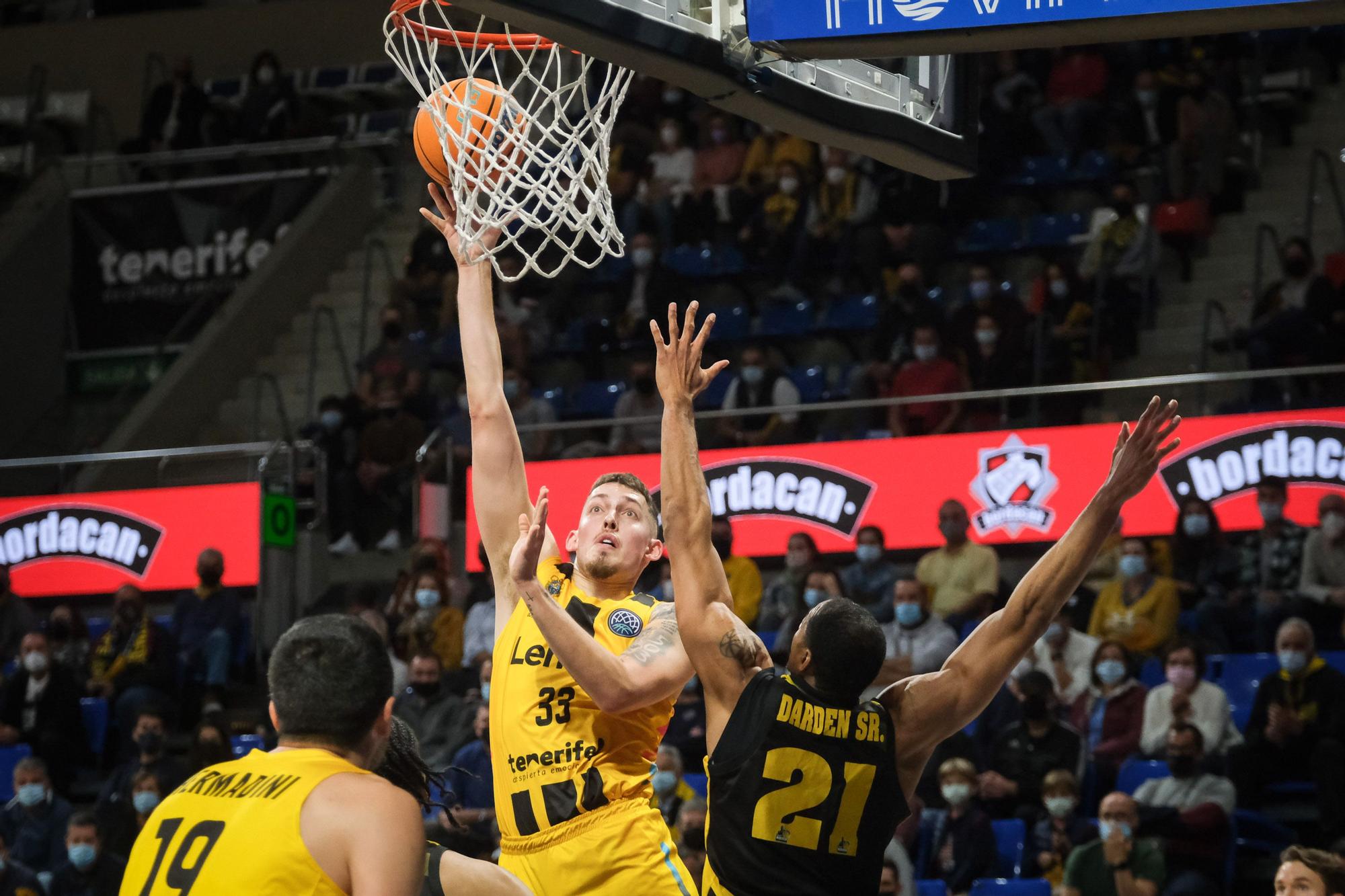 Partido Lenovo Tenerife - MHP Riesen de la Basketball Champions League.