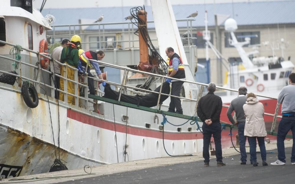 El cuerpo de la víctima fue trasladado al puerto de A Coruña.