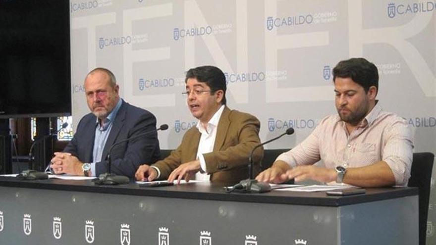 Enrique Arriaga, Pedro Martín y Airam Puerta, en la presentación de los actos de la &#039;Semana de la Movilidad&#039; de Güímar.