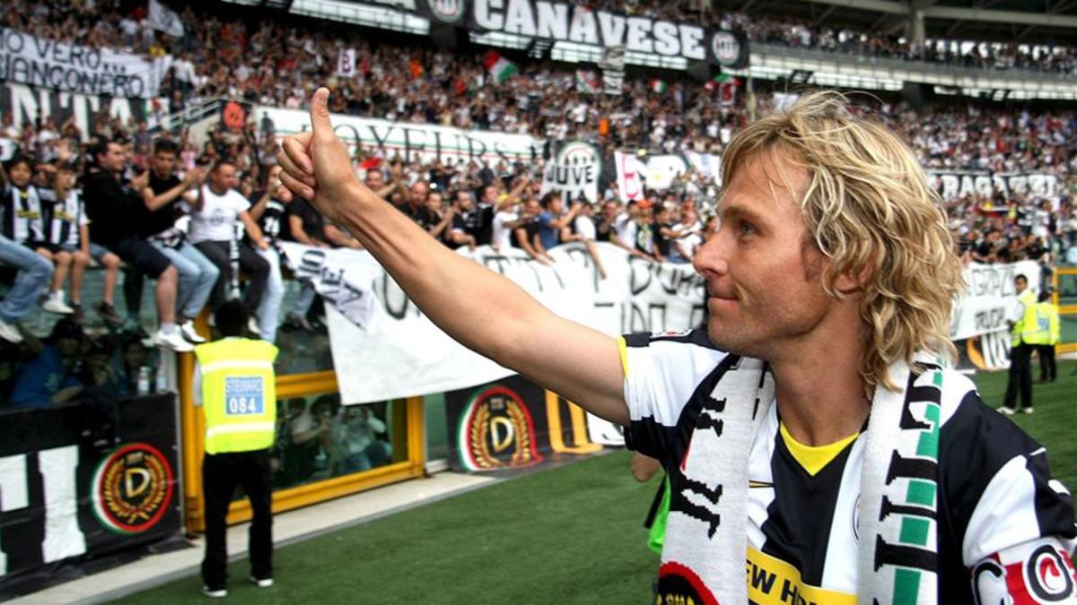 Nedved, despidiéndose de su gente el día de su retirada