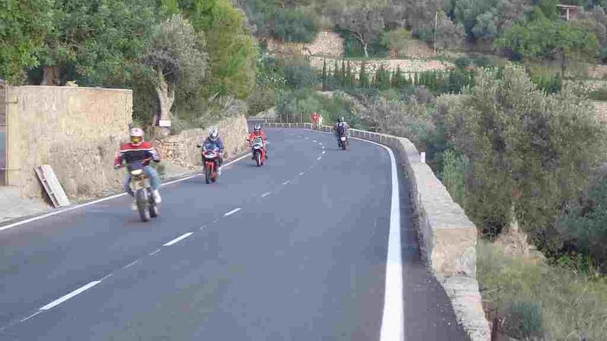 Motos circulando por la Ma-10.