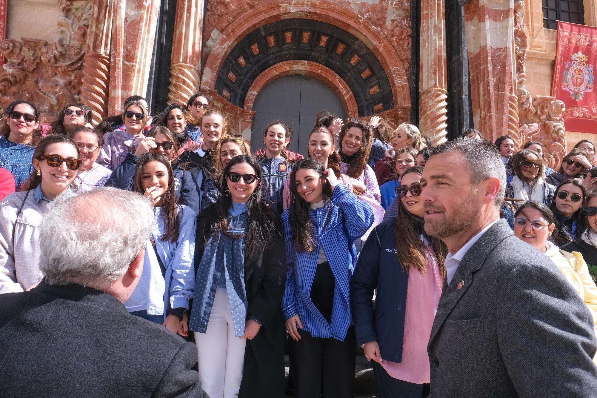 Así ha sido la visita de la comitiva de Hogueras a Caravaca de la Cruz