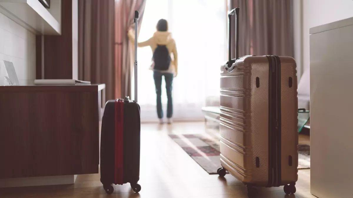 Cuidado con tus maletas al llegar a una habitación de hotel.