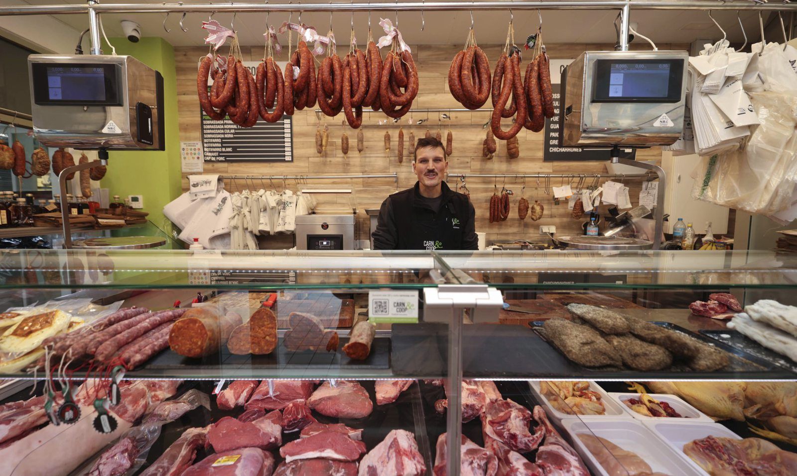 Aitor García, encargado de la carnicería Carn &amp; Coop.