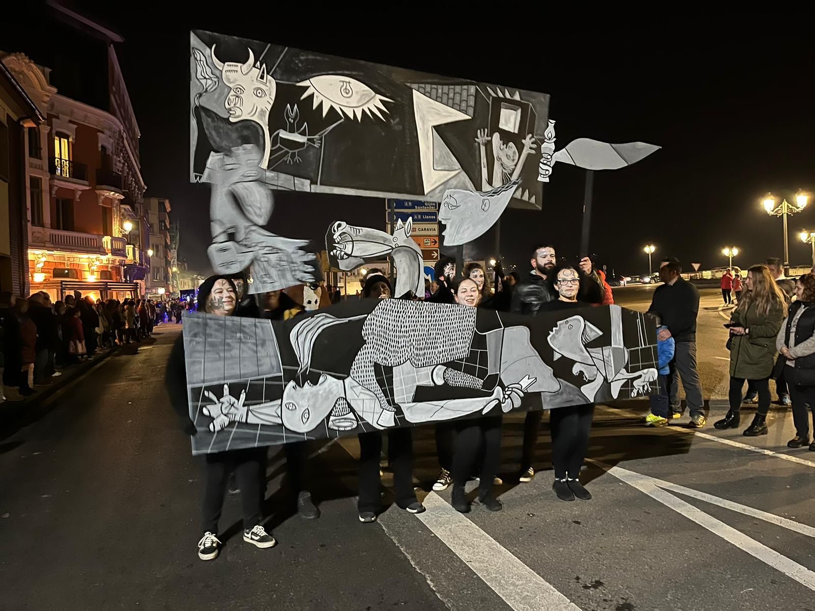 Gran noche de Carnaval en Ribadesella: todas las imágenes del desfile