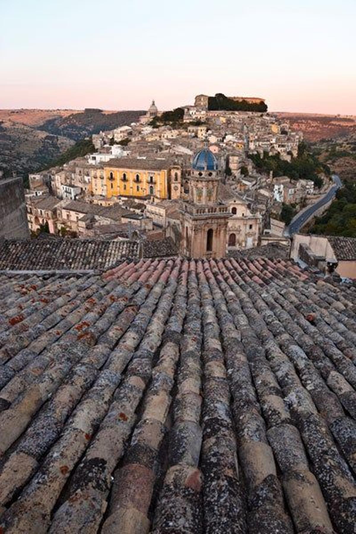 Ragusa cuenta con un excepcional catálogo de palacios y templos en un bello armazón medieval.