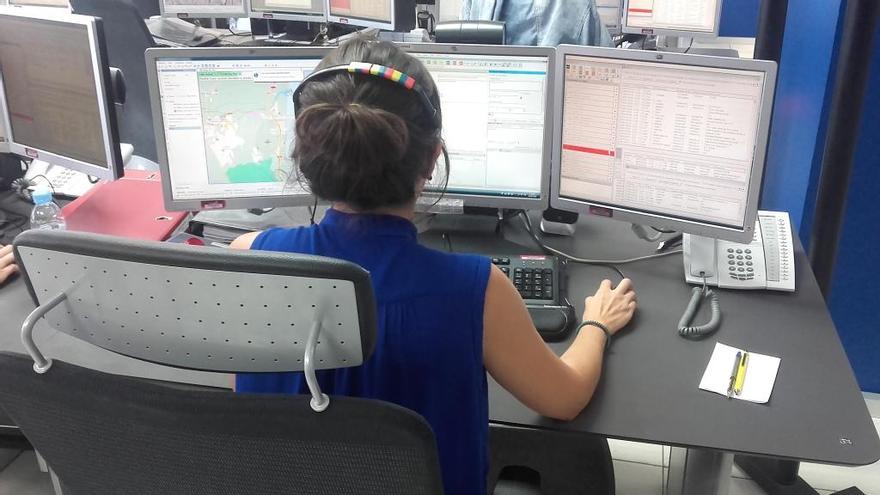 Operadora del 112 en el Centro de Emergencias de l&#039;Eliana.