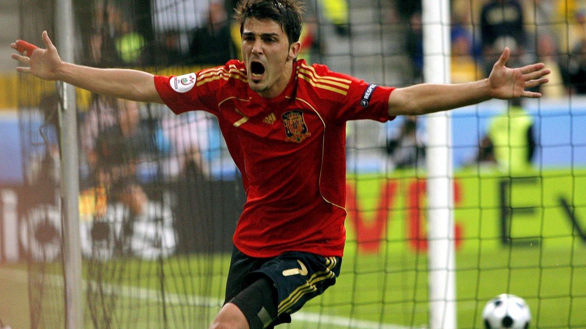 La España de Luis Aragonés alcanzó la gloria en Austria y Suiza 2008. Villa se presentó ante el universo fútbol como uno de los mejores gloadores del mundo, siendo el máximo realizador del torneo. Sus goles en la primera fase ante Rusia y Suecia marcaron el camino hacia las eliminatorias.