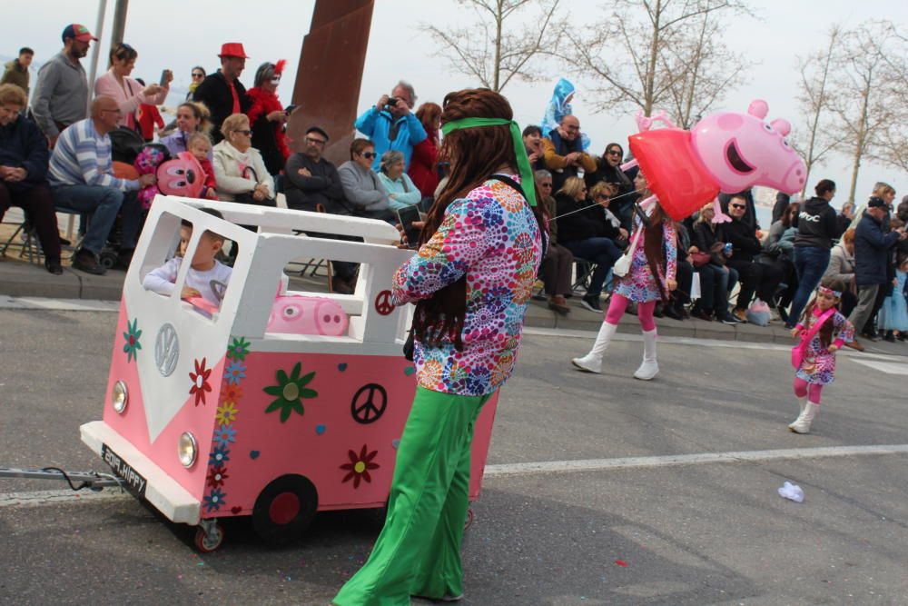 Roses viu un carnaval pletòric de gent i bon temps