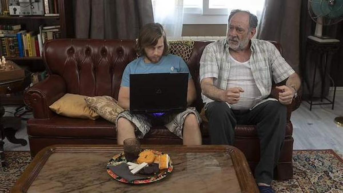 El malagueño Vladimir Ráez debuta como director de ficción con un drama intergeneracional con las estafas por internet de fondo