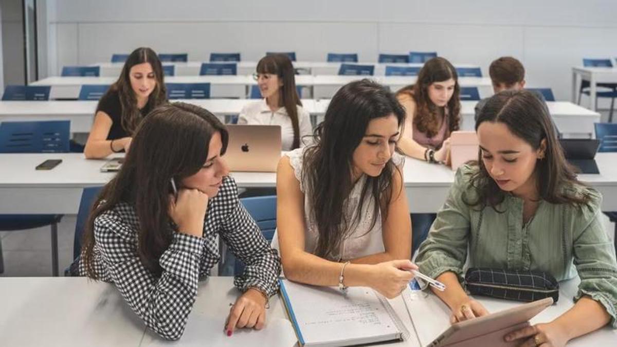 Los estudios de ADE y Derecho de Loyola Andalucía destacan en empleabilidad e internacionalización, según el Ranking CYD 2026