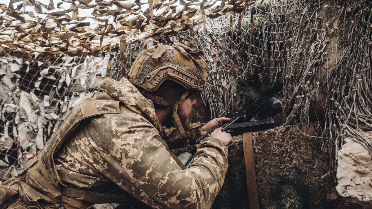 Un soldado ucraniano en la región de Donetsk 22-02-2022