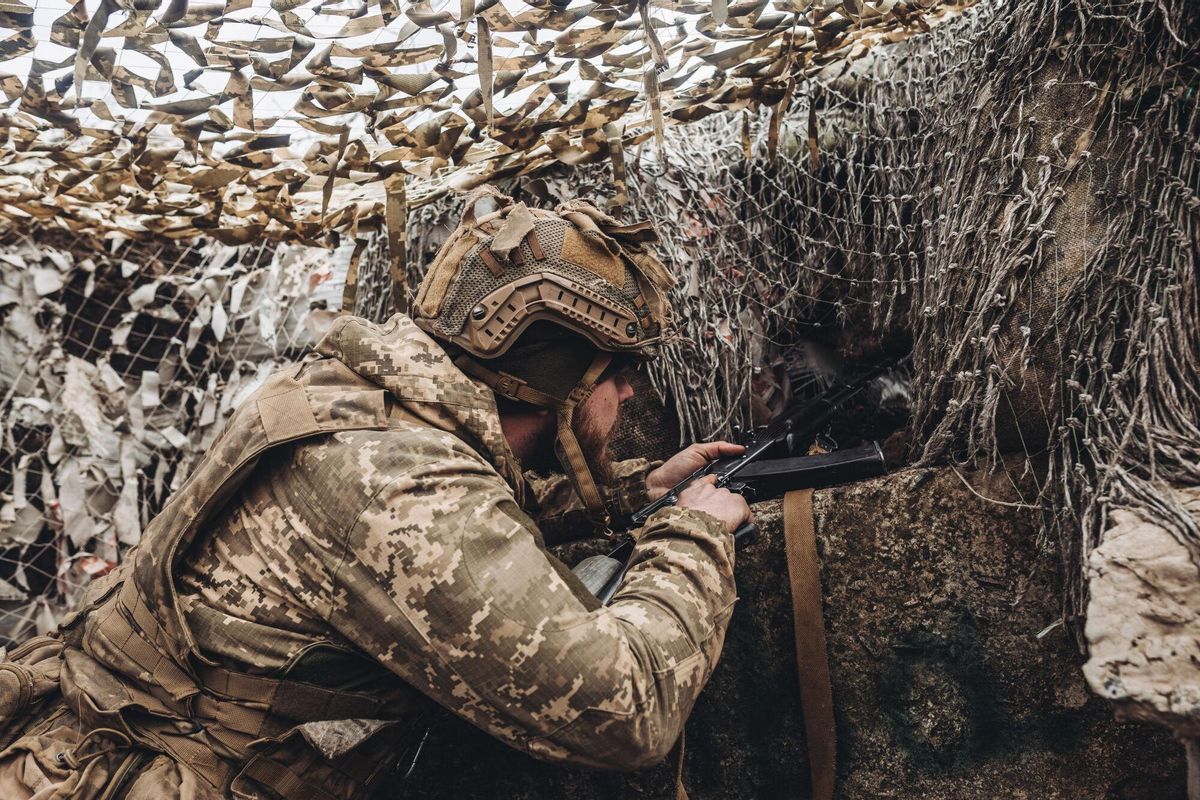 Un soldado ucraniano en la región de Donetsk 22-02-2022