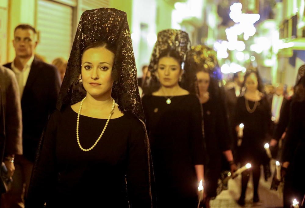 Varios momentos de la procesión de ayer en honor a la Verge del Sofratge que recorrió las calles del centro llenas de gente.