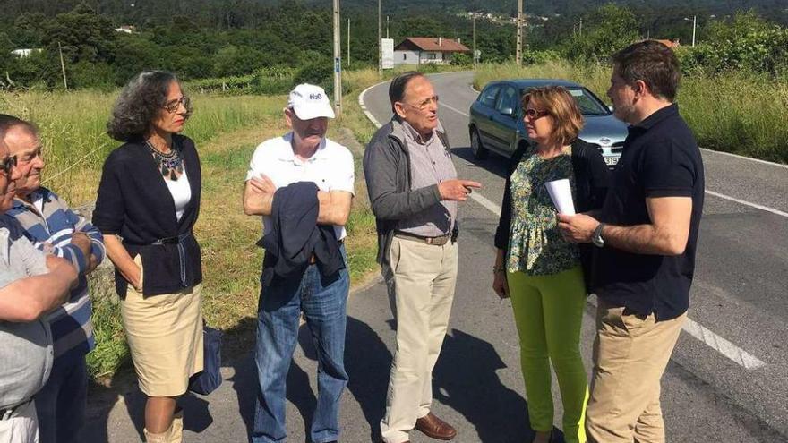 Moreira acudió ayer a San Caetano con amigos del camino. // G. Santos