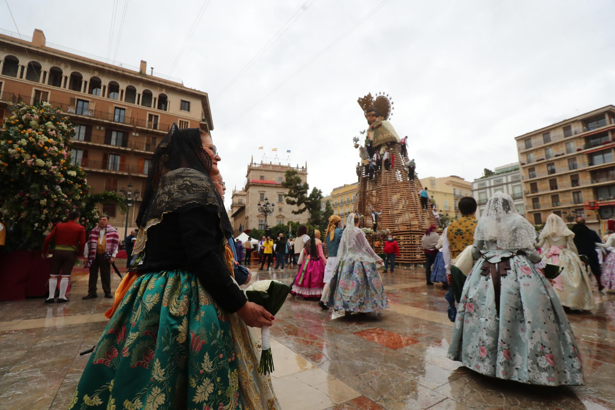 Búscate en el primer día de ofrenda por la calle de la Paz (entre las 17:00 a las 18:00 horas)