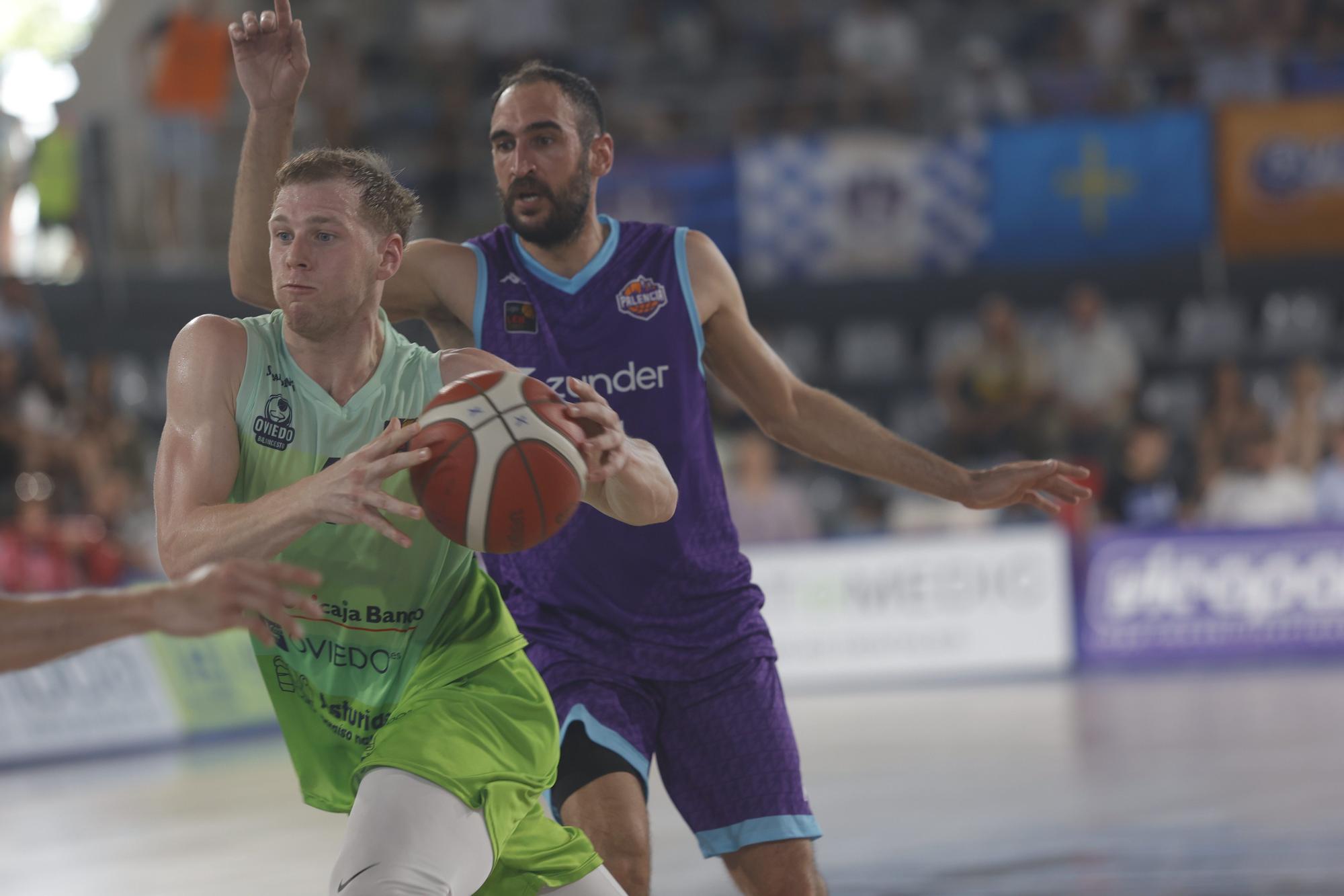 El Unicaja Banco Oviedo vuelve a perder en Palencia en el play-off de ascenso a la ACB