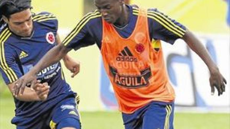 El Villarreal recabará informes  de Zapata en la Copa América