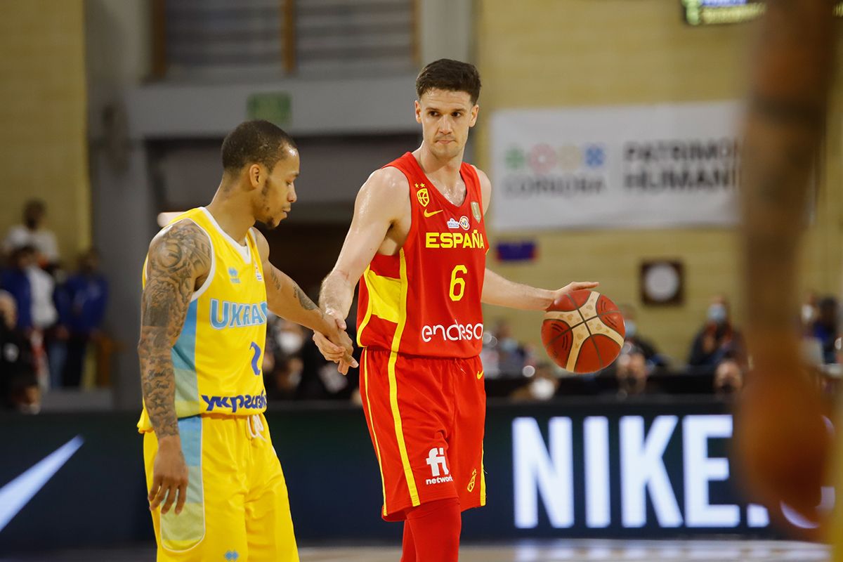 Las imágenes del partido de baloncesto España-Ucrania en Vista Alegre