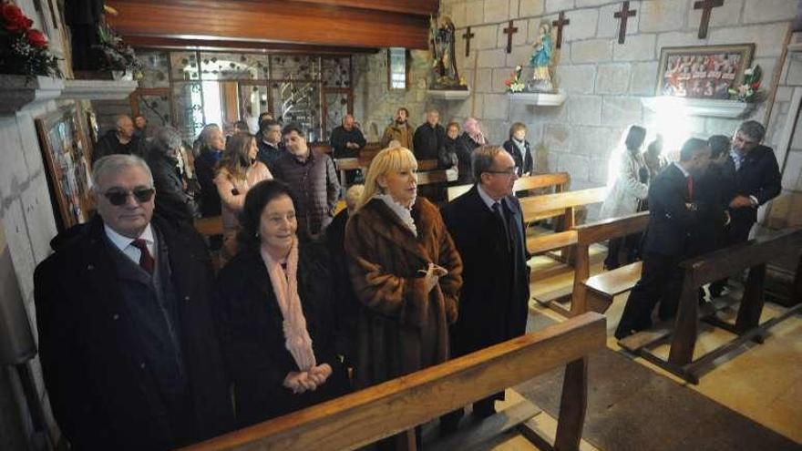 La misa tuvo lugar en la iglesia de San Xoán, en Paderne. // I. Abella