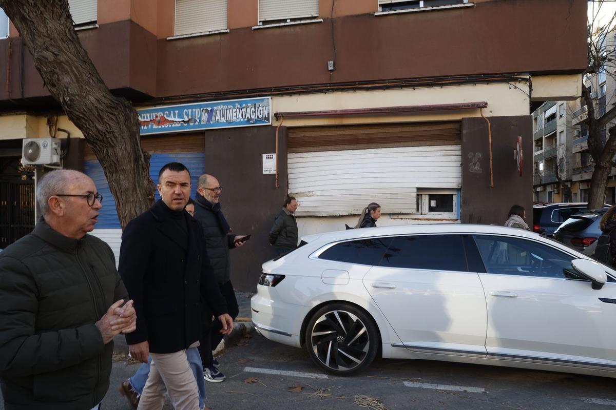 Mompó y Comes durante la visita en Massanassa.