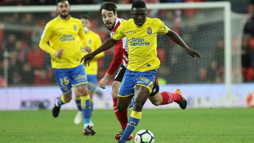 Peter Etebo, sexto internacional en esta campaña