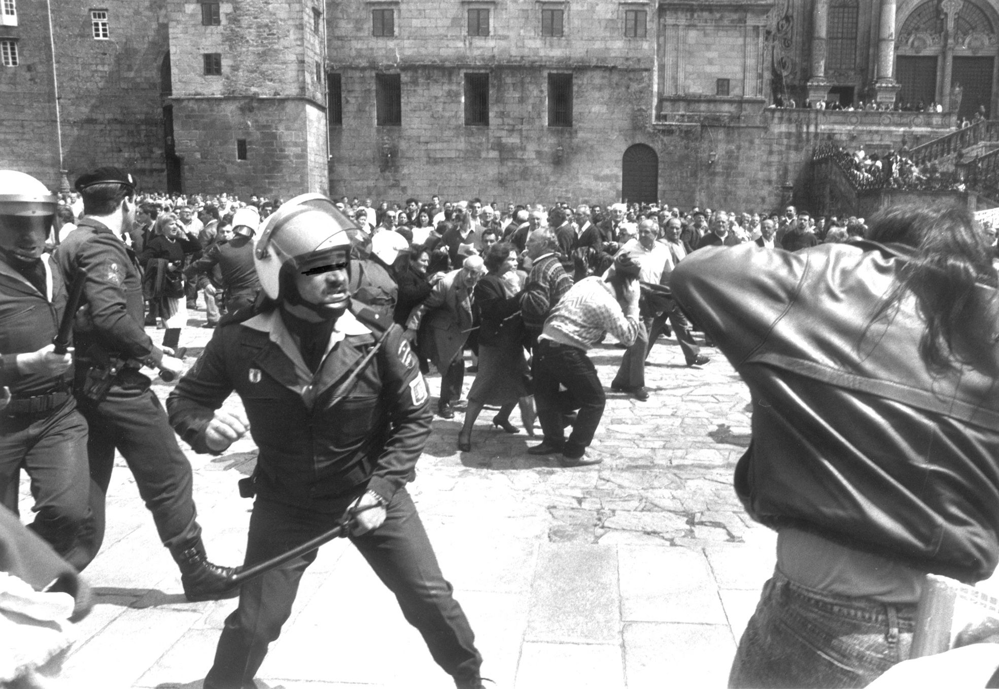 El conflicto de la contribución en Cangas: protestas y un alcalde asediado que no pudo volver a entrar en el Concello