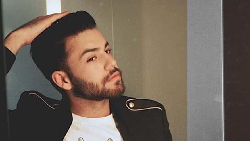 Agoney comparte una carta dedicada a su madre.