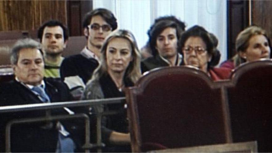 Alfonso Rus, Sonia Castedo, Rita Barberá y la esposa de Camps, Isabel Bas, ayer en la sala de vistas del TSJ.