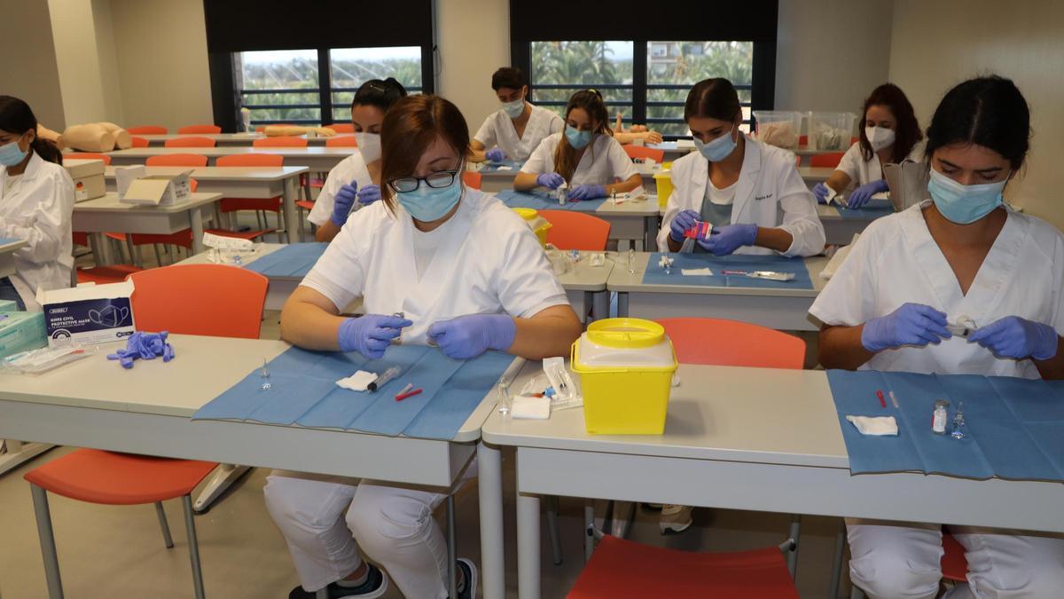 9 de cada 10 estudiantes de Fisioterapia encontraron empleo en menos de 3 meses tras finalizar el grado