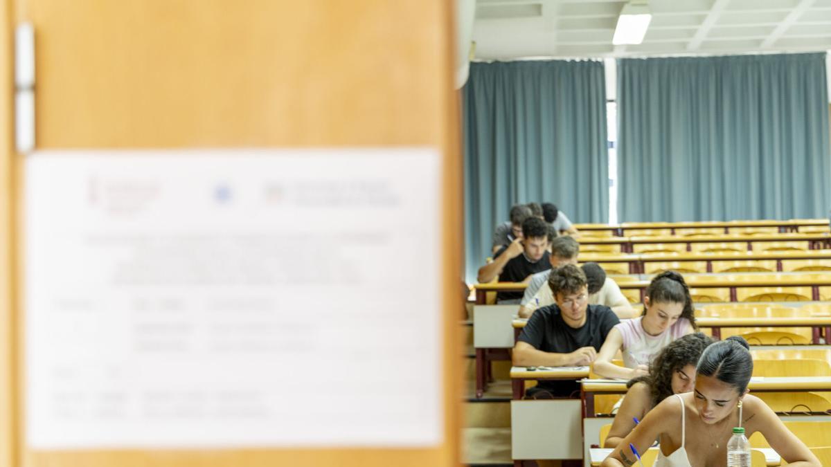 Un aula en Selectividad en Alicante