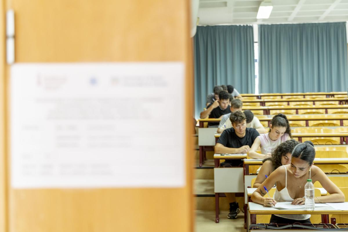 Un aula en Selectividad en Alicante