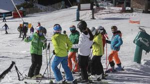 La Masella 19 12 2020  Esquiadores en el primer fin de semana de aperturas de las estaciones de esqui como la Masella  Autor  JAF