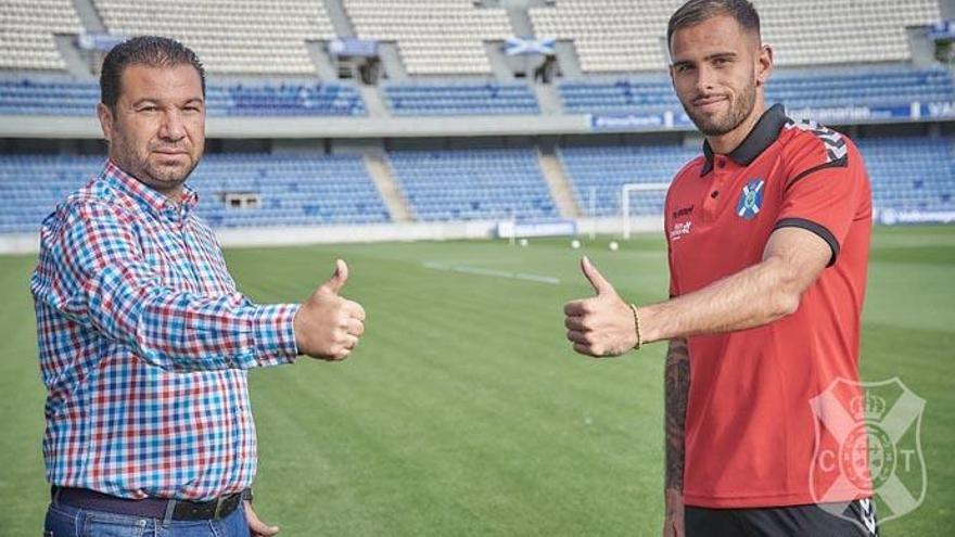 El CD Tenerife renueva hasta junio de 2021 al canterano Elliot Gómez