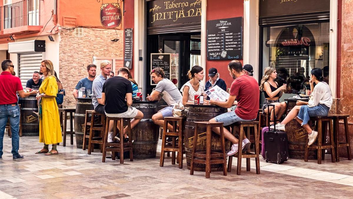 Los españoles somos reacios a abrirnos a los demás