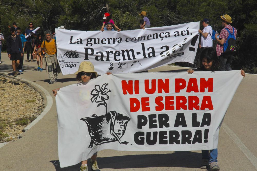 25 personas piden la desmilitarización en Aitana